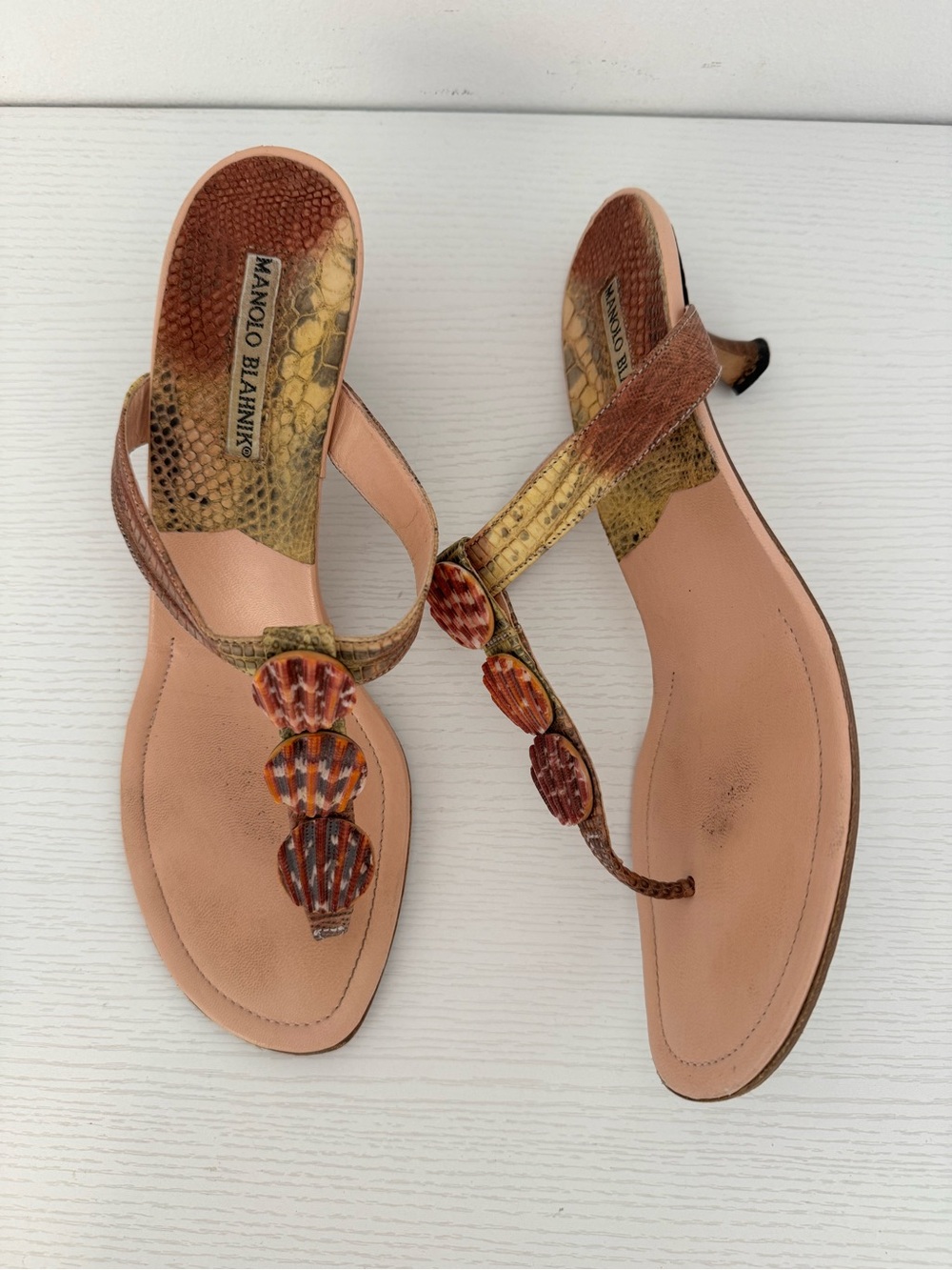 Manolo Blahnik Seashell Python Snakeskin Thong Sandal Open Toe Kitten Heels - Picture 10 of 10